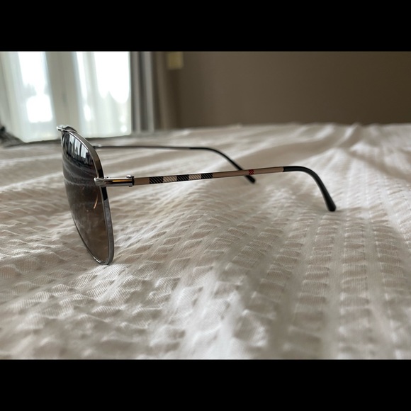 BURBERRY Authentic Aviator Sun Glasses - Picture 8 of 11